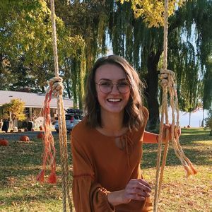 Meet your Posher, Hallie